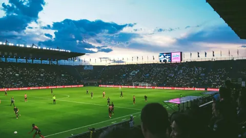 湖人终止三连败却隐现双忧：老詹高龄，东契奇表现起伏